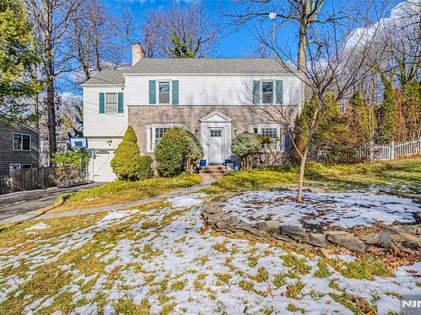 95 Woodland Park Dr, Tenafly, NJ 07670