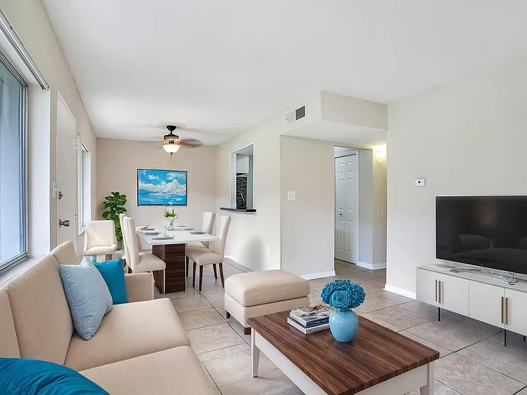 Chateau Apartments — Photo 26