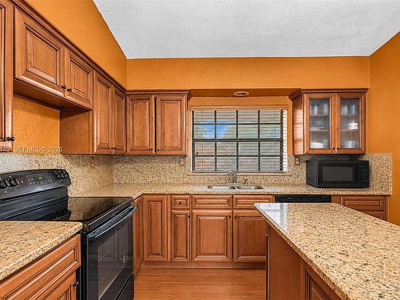 5th image of 11061 SW 163rd St