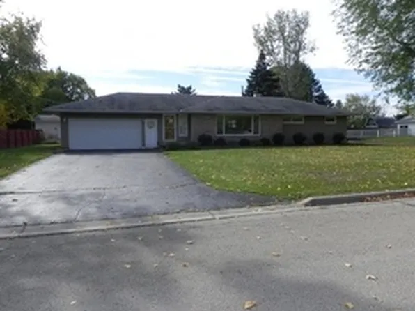 120 Loraine Dr, Genoa, IL 60135