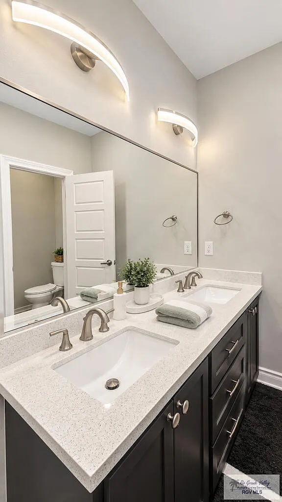 3 bed, 2.5 bath, 1317 sqft, $2,000 — Photo 3