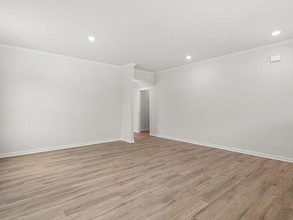 3rd image of 517 Hampton Ter