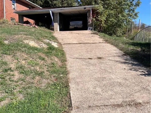 Delia Ave, Martins Ferry, OH 43935