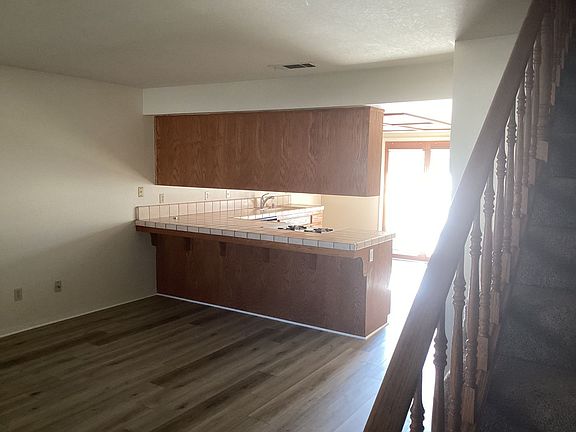 3rd image of 425-431 N Tiffany Dr #427