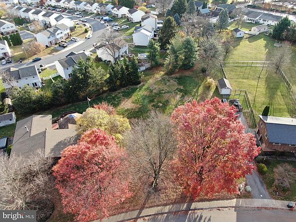 3rd image of 35 Knollwood Dr