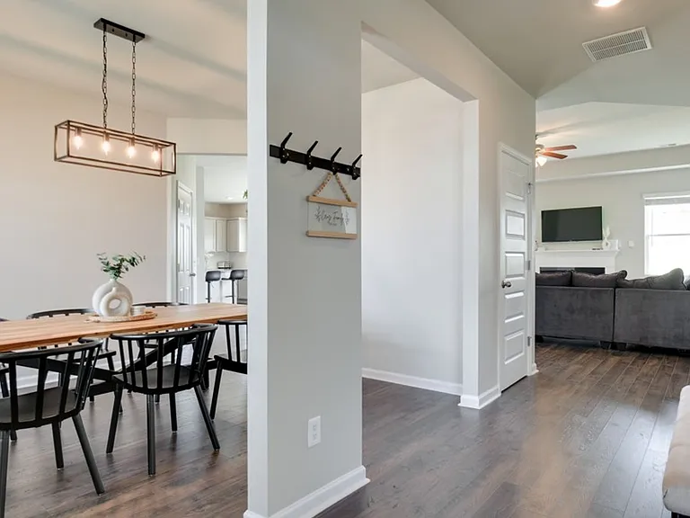 935 Hay Meadow Dr — Photo 4