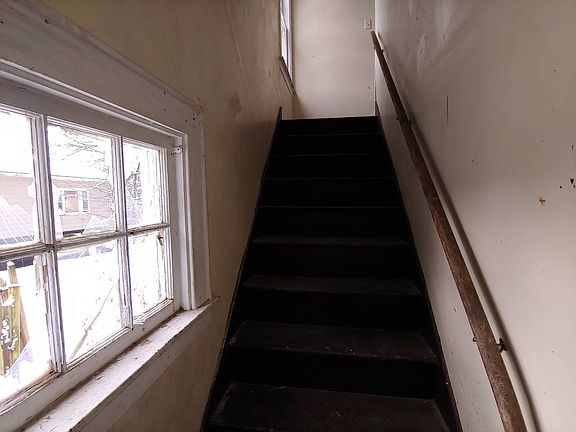 4th image of 182 Berger Ave