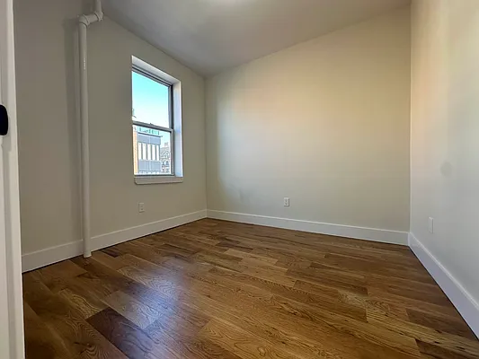 Rented by Space Link Realty | media 5