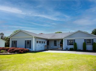 810 Girdle Rd, East Aurora, NY 14052