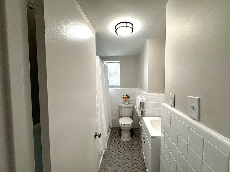 Gorgeous Renovated Private Home in Drexel Hill, PA — Photo 17