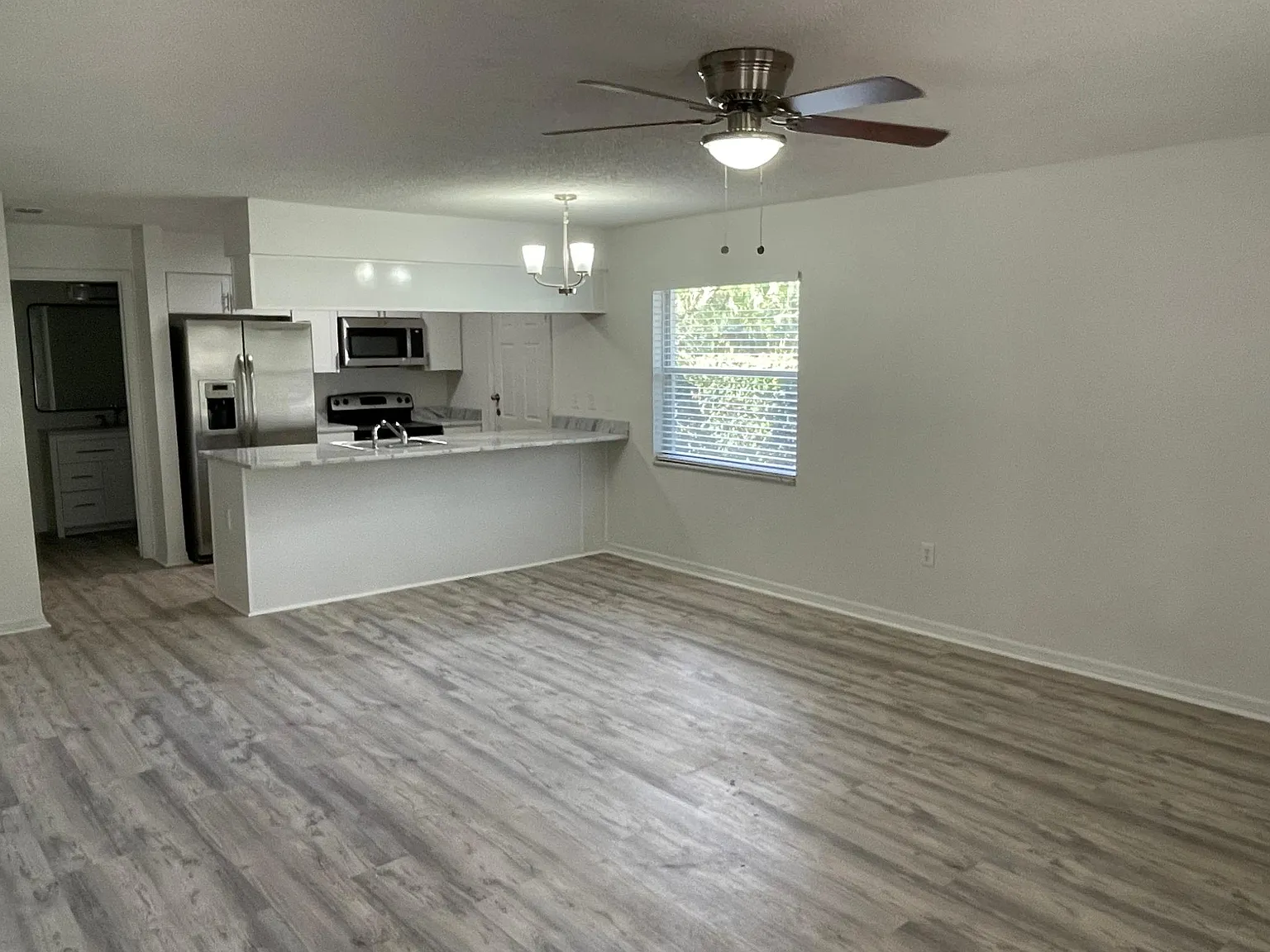 3 bed, 1254 sqft, $2,100 — Photo 3