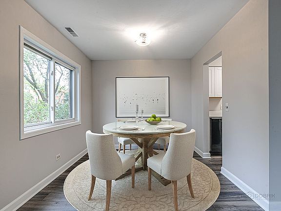 3rd image of 1605 N Milwaukee Ave APT 8B