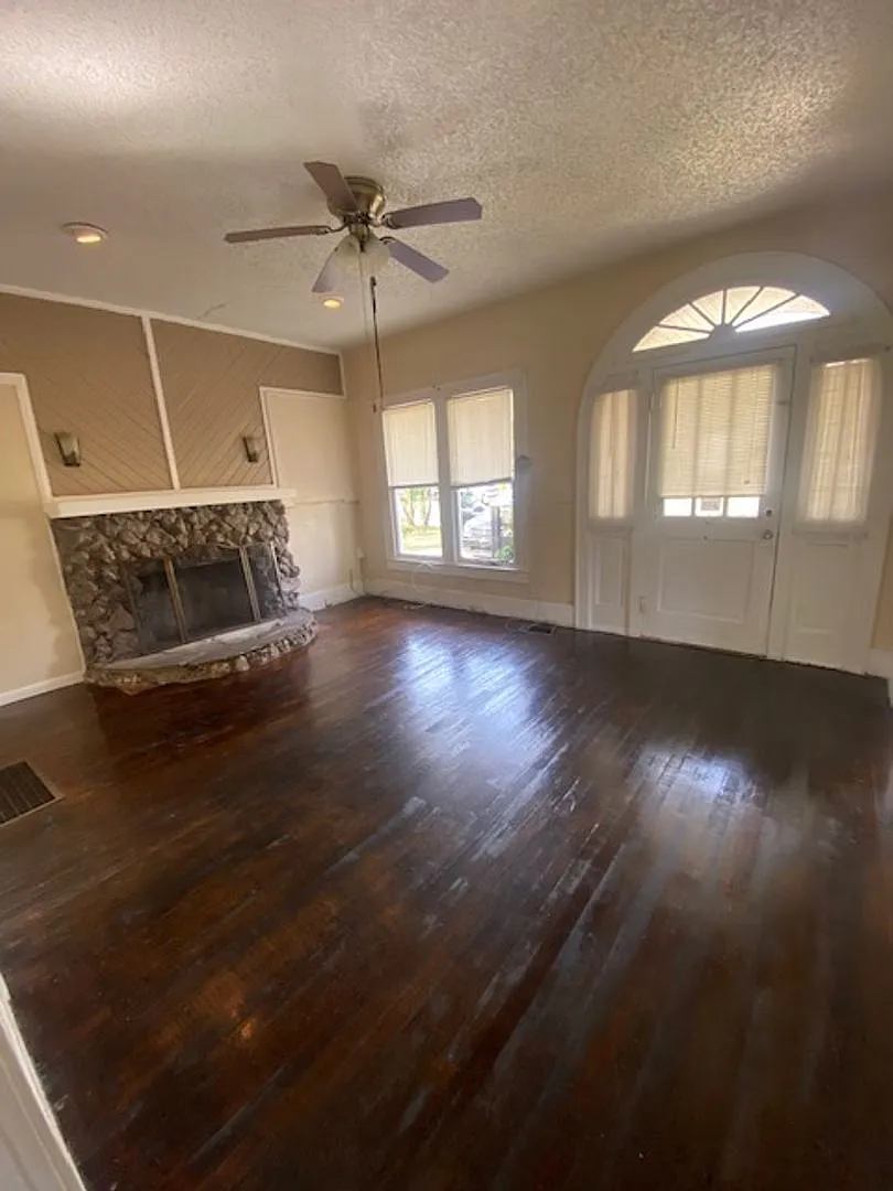 3 Bed 1 Bath Home | Pet Friendly | Washer Dryer Hook Ups & Central Air | Section 8 Welcome — Photo 3
