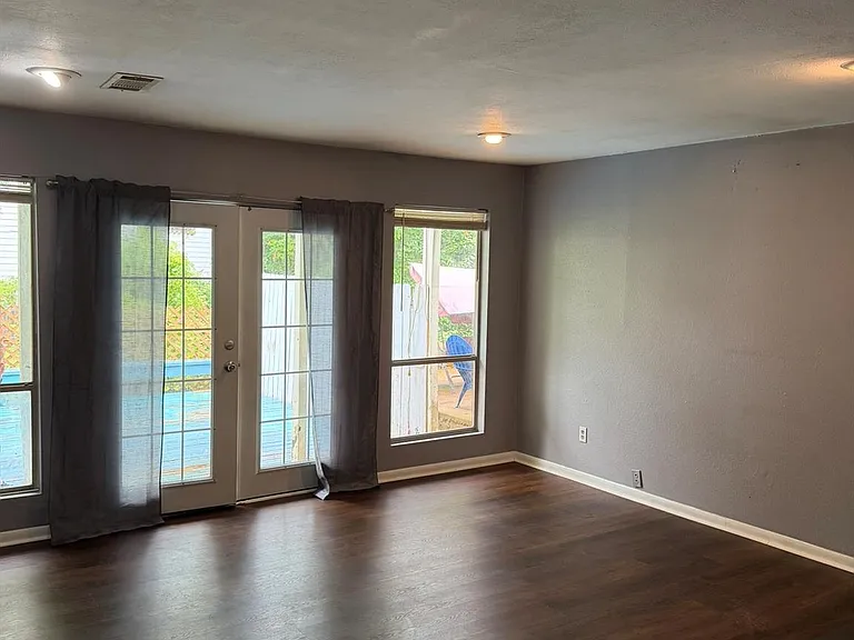 126 Harbour Ln — Photo 3