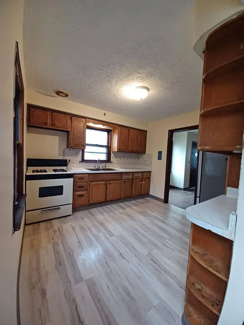 1627 Virginia Ave photo 1