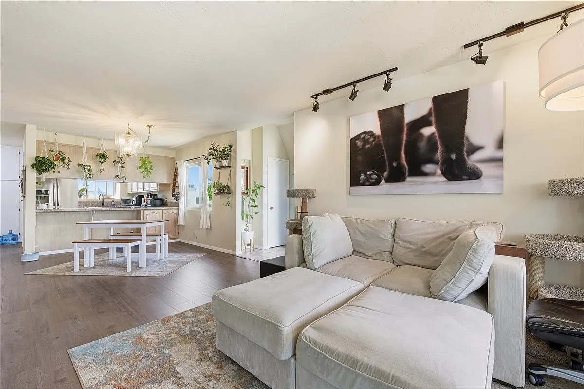 2 bed, 1256 sqft, $3,295 — Photo 4