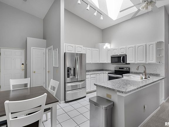 3rd image of 3125 Holiday Ct #12