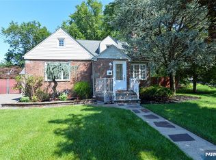 17-23 Berdan Ave, Fair Lawn, NJ 07410