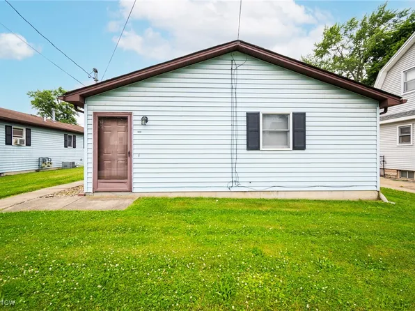 295-299 Poland Ave, Struthers, OH 44471