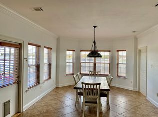 2432 Rue Notre Dame, Gretna, LA 70056