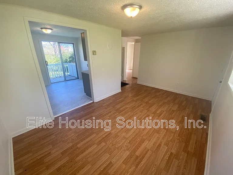 860 Church St — Photo 5