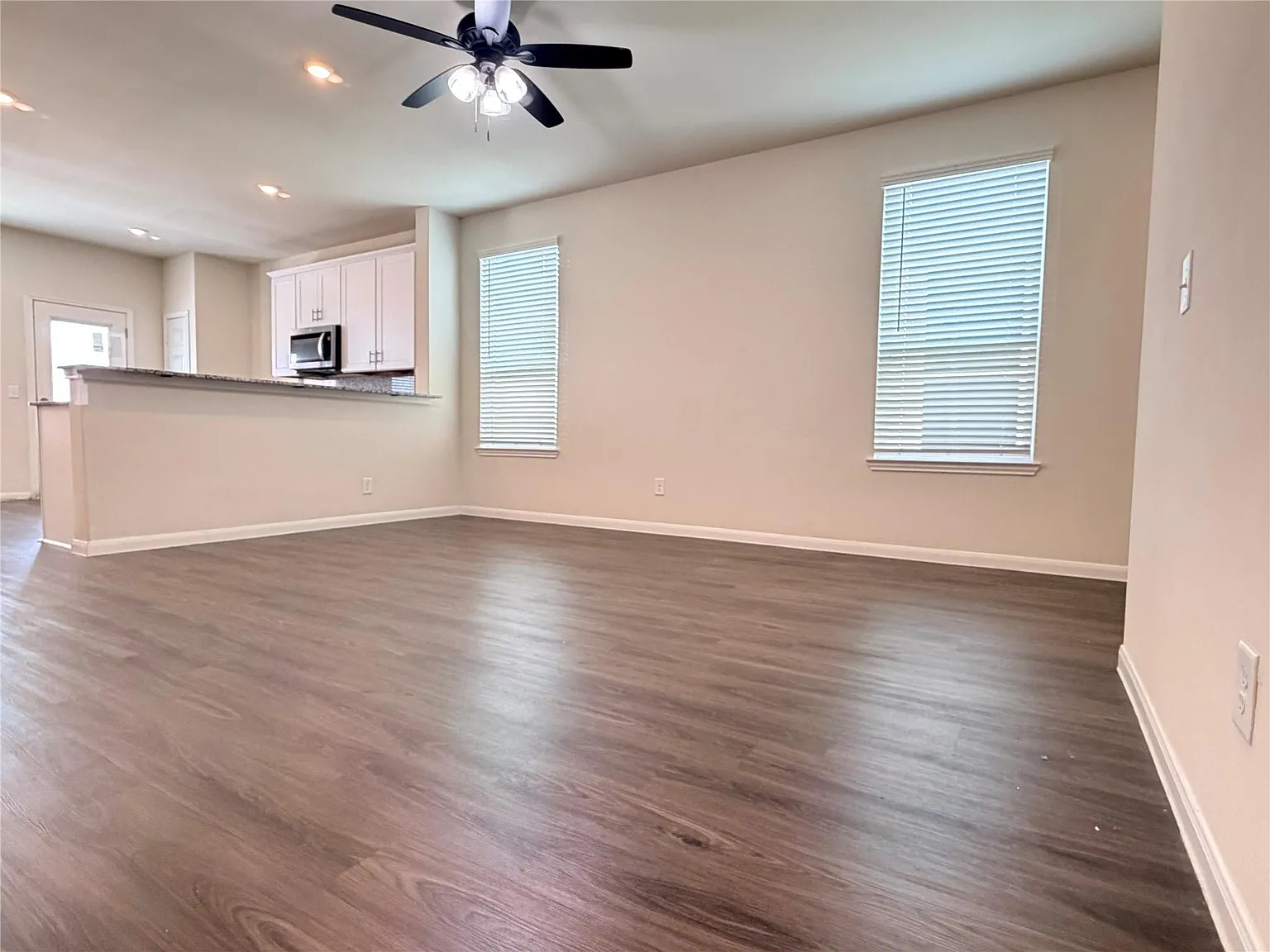 3 bed, 2.0 bath, 1197 sqft, $1,900 — Photo 4