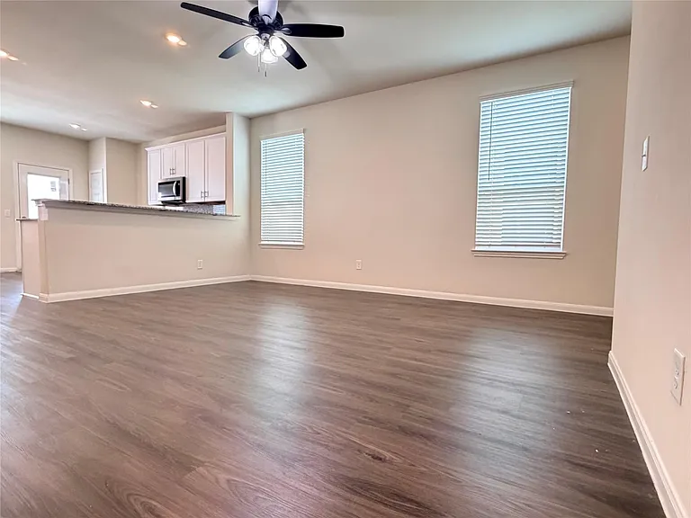 10233 Cleartide Ln — Photo 4
