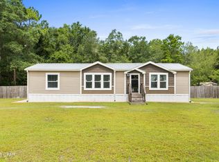 836 Phillips Dr, Freeport, FL 32439