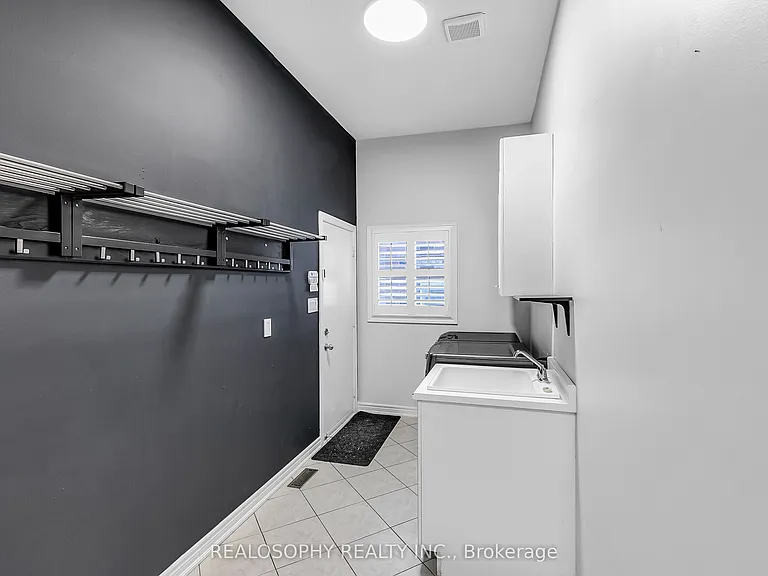 284 Bilbrough St — Photo 23