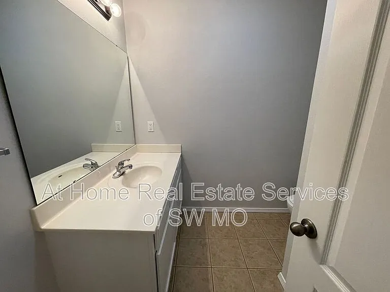 977 S Ballard Dr — Photo 17
