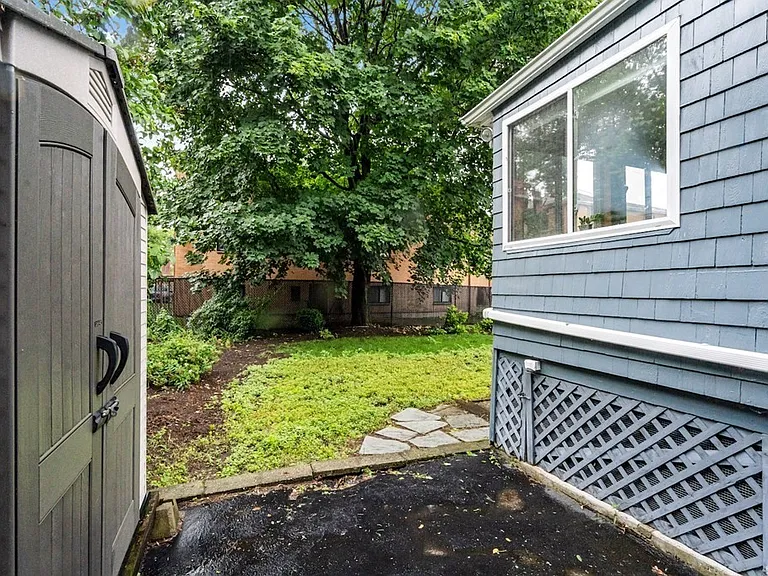 51 Fairlawn St #51 — Photo 25