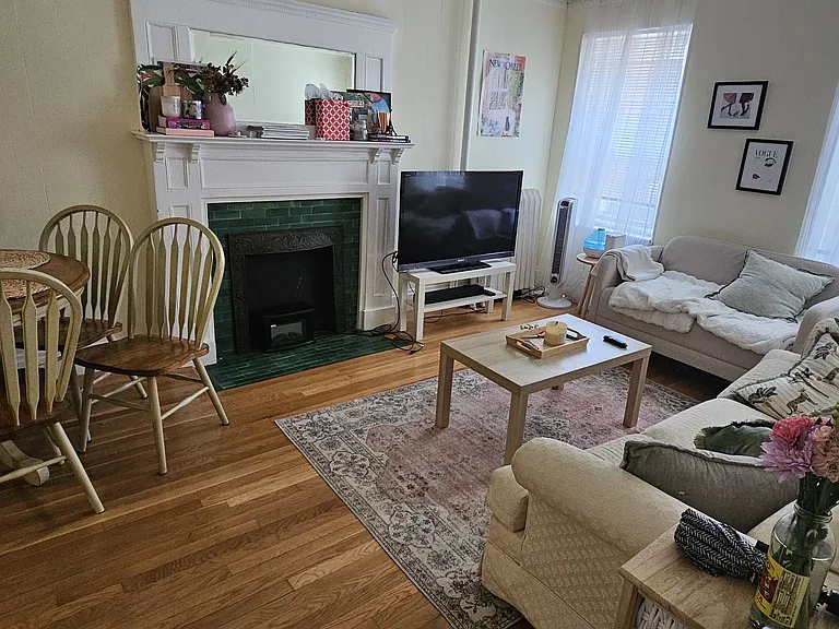 1307 Commonwealth Ave #4 — Photo 2