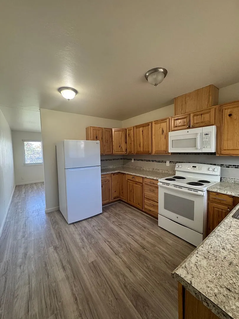 4360 Twain Dr — Photo 4