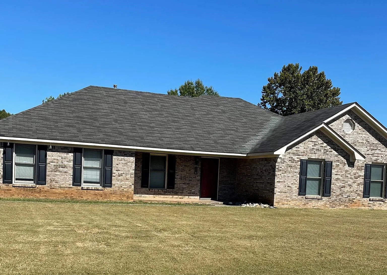 3 bed, 1972 sqft, $1,875 — Photo 1