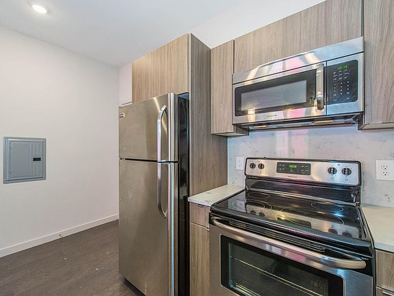 3rd image of 361 Newark Ave APT 401