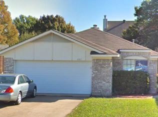 207 Lone Pine Ct, Fort Worth, TX 76108