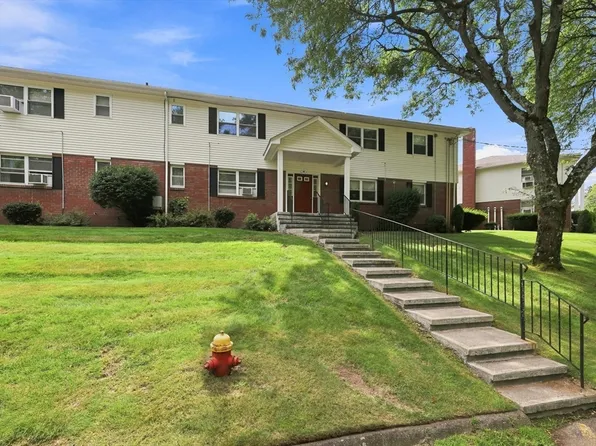 90 Colonial Cir Unit C, Chicopee, MA 01020