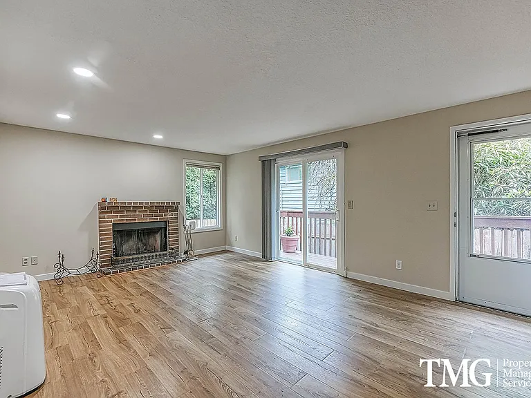 5223 SW 62nd Ave — Photo 3