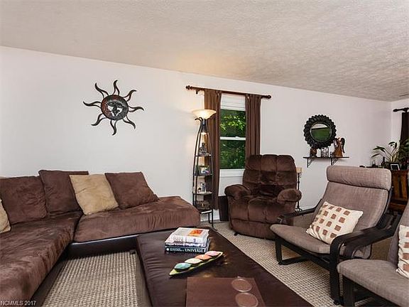 5th image of 40 Springside Dr