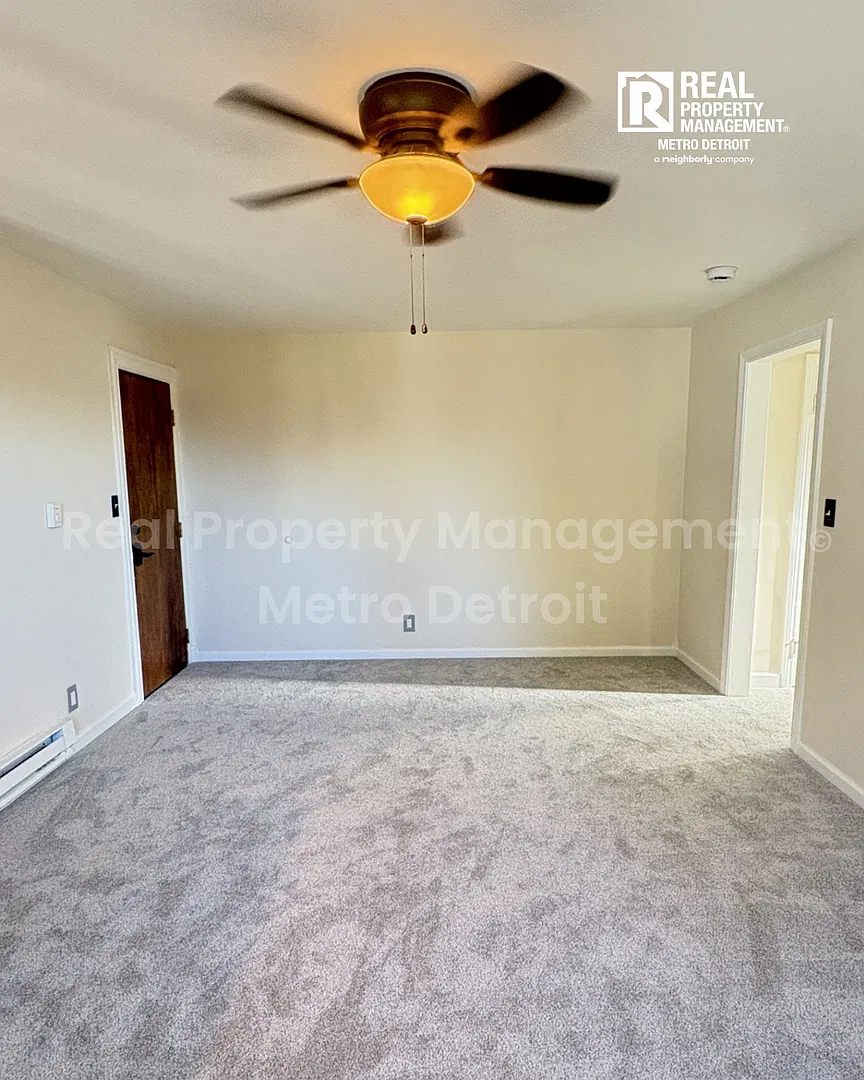 Beautifully Renovated Downtown Apartment! — Photo 3