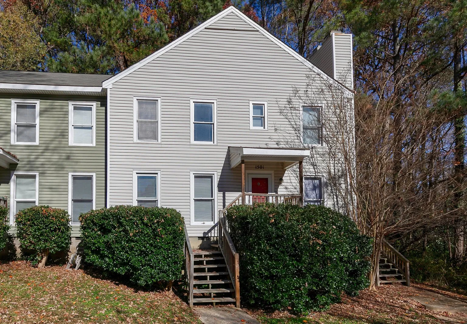 2 bed, 2.0 bath, 900 sqft, $1,350 — Photo 2