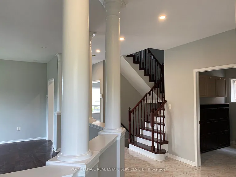 2362 Woodridge Way — Photo 3