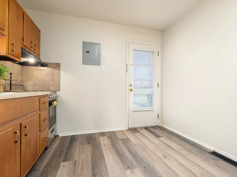1921 SW E St #1921 — Photo 6