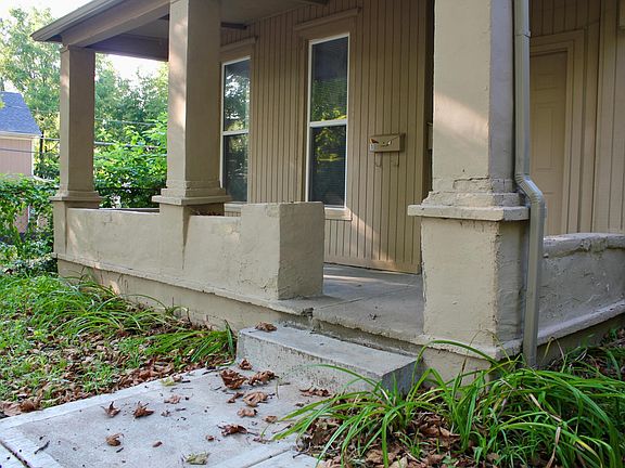 2nd image of 1914 E Missouri Ave