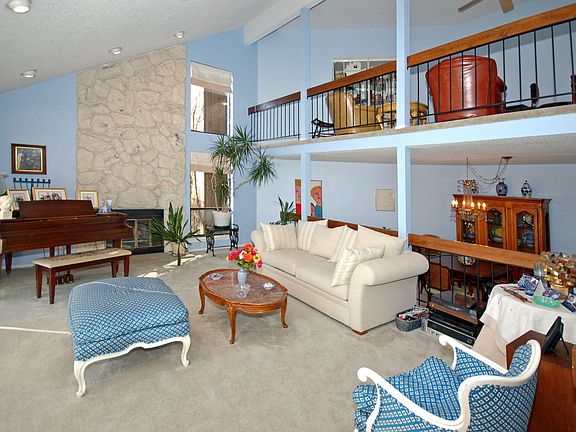 3rd image of 8 Kingsberry Dr #8