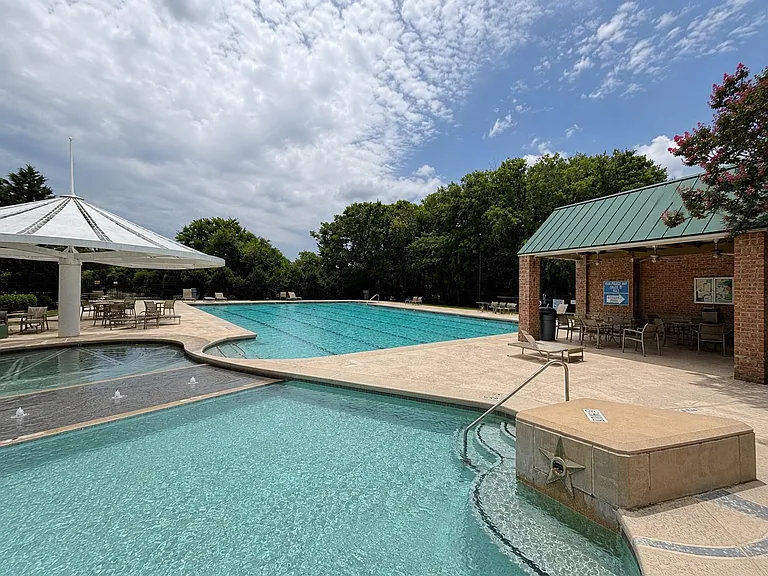 2040 Londonderry Dr — Photo 28