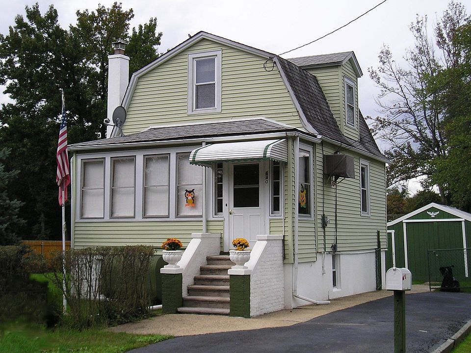 1st image of 640 Pitt St
