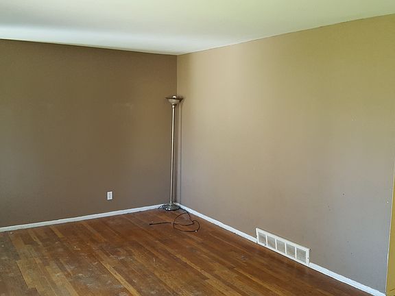 5th image of 946 Rosewood Dr