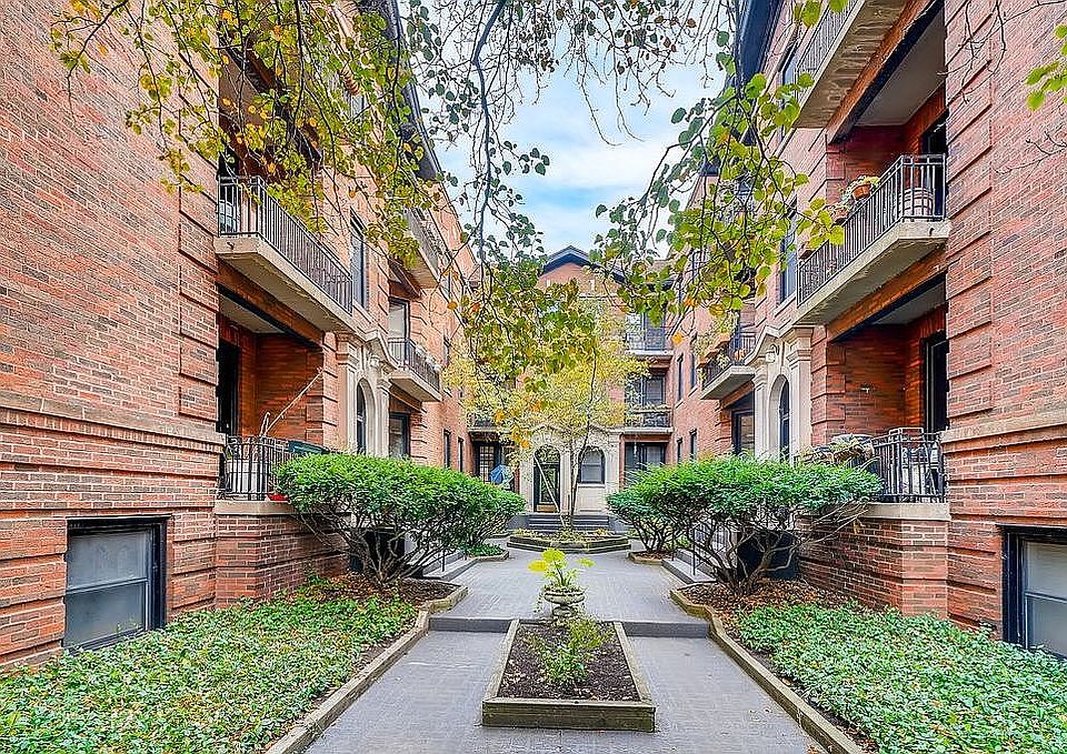 1st image of 4019 N Clarendon Ave #25