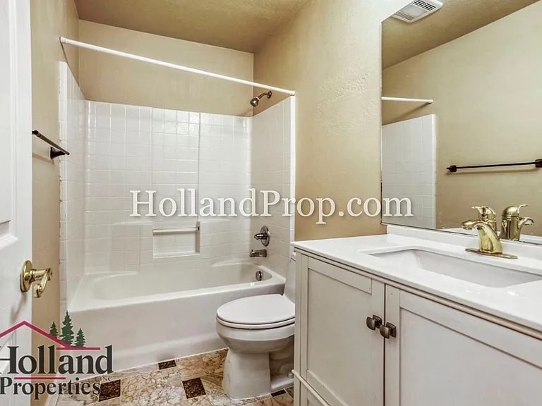 248 NW Prescott Pl — Photo 17